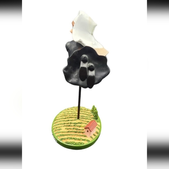 Flying nun with wine glass - Picture 2 of 4